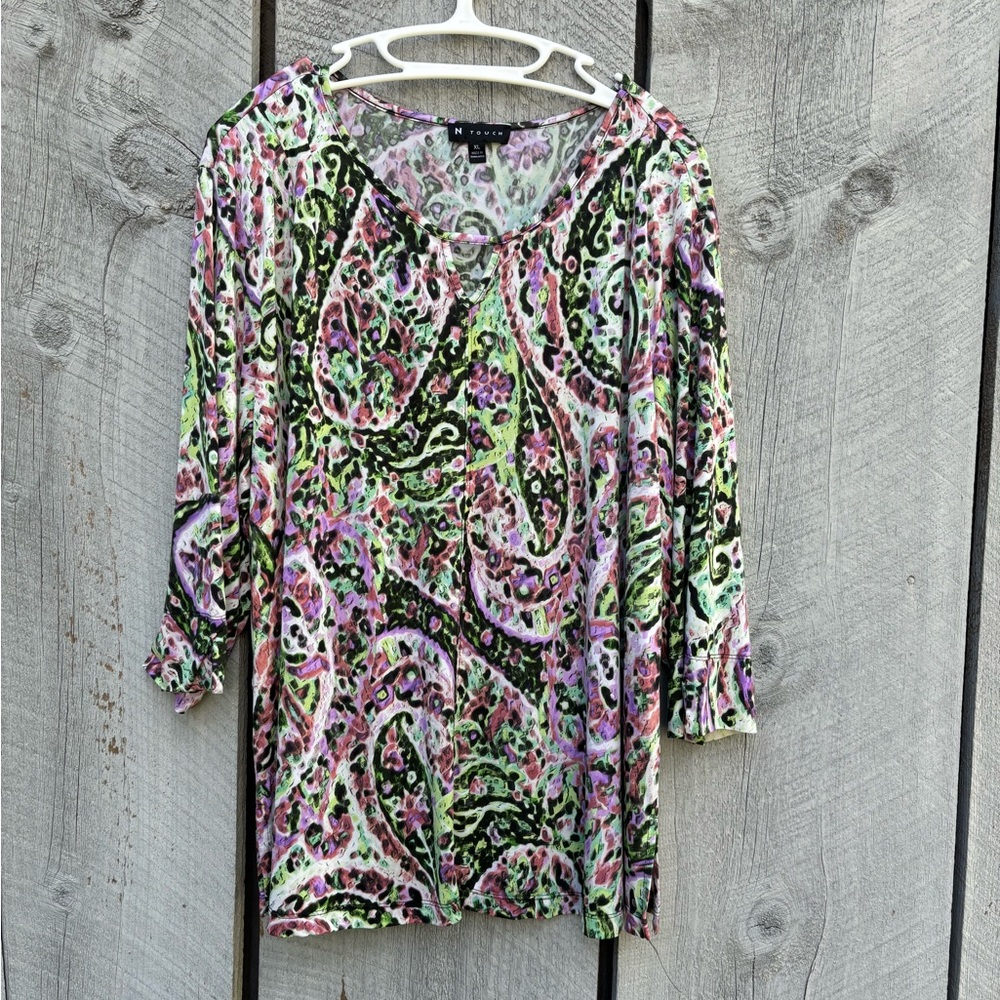 In Touch Green & Pink Paisley V-Neck Women's Top Size XL